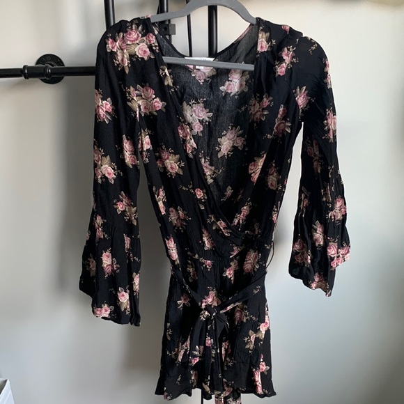 American Eagle Long Sleeve floral Romper in Size XS - Picture 3 of 6